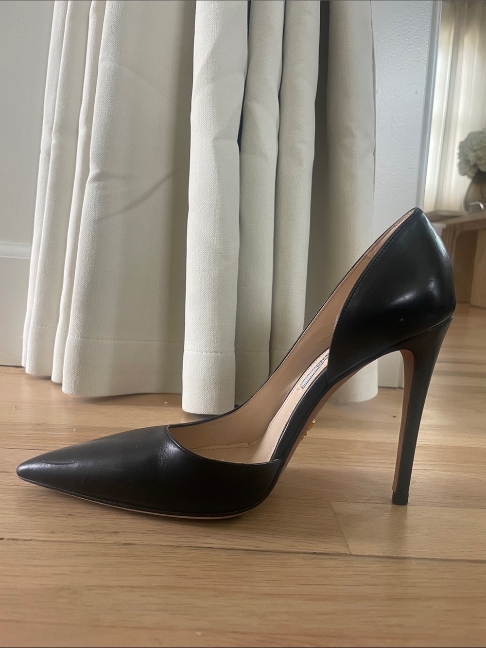 Prada Pumps 36.5 US Leather Black
Pointed Toe Stiletto Heel- Authentic - Picture 4 of 8